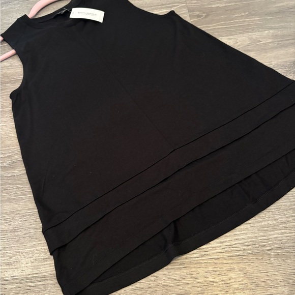 Banana Republic women’s black top - Picture 2 of 5